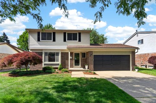 2133 Keystone Dr, Sterling Heights, MI, 48310-2851 | Card Image