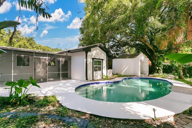 Pool with Multi-Purpose Building | Image 27