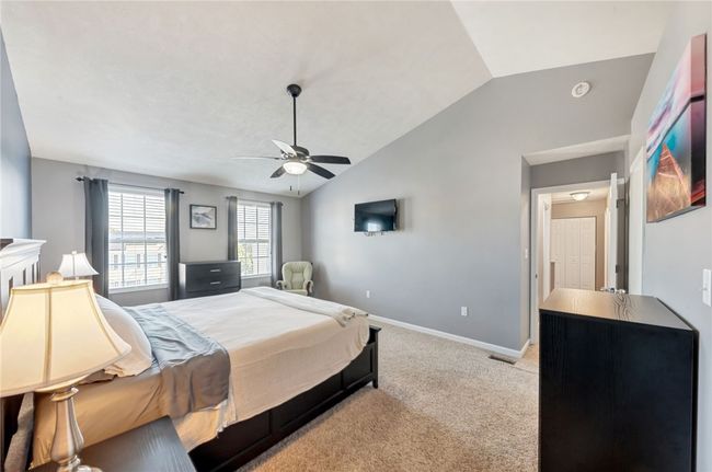 Ceiling fan and switched outlets for easy lamp lighting. | Image 23