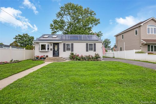 11 Delano Pl, West Babylon, NY, 11704-7504 | Card Image