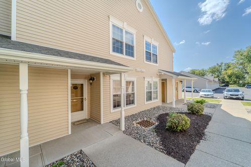 201 Cedar Run, Rensselaer, NY, 12144-5405 | Card Image