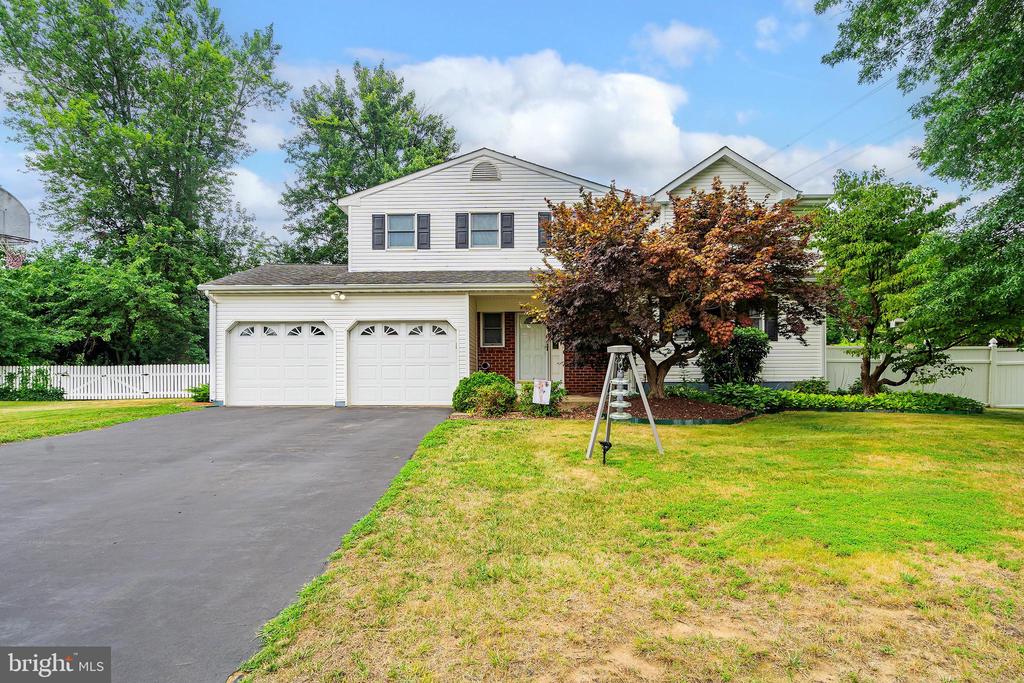 University Dr, Trenton, NJ 08619