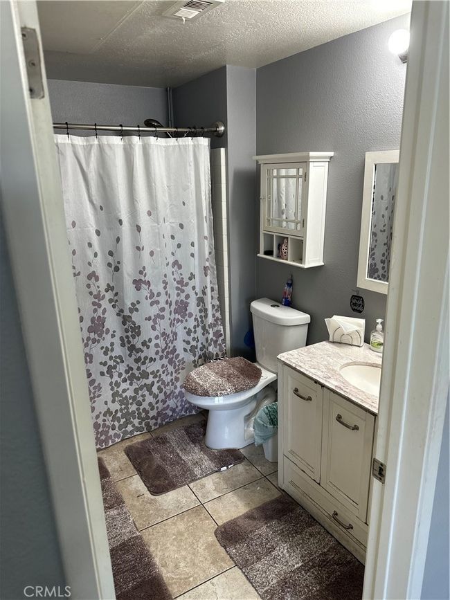 Bathroom | Image 23