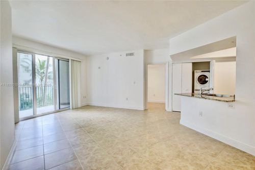 apt-216-19900 E Country Club Dr, Aventura, FL, 33180-3328 | Card Image