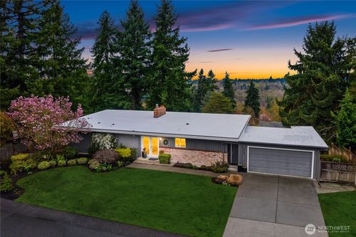 1744 127th Ave Se, Bellevue, WA, 98005-3904 | Card Image