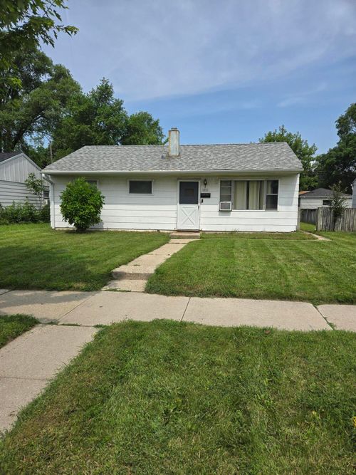 6852 W Grantosa Dr, Milwaukee, WI, 53218-2907 | Card Image