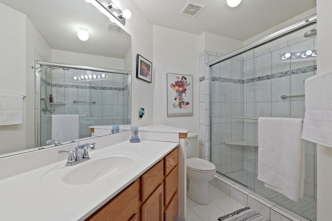 Main level bathroom | Image 14
