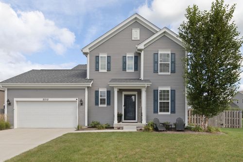 2012 Mayfair Dr, Island Lake, IL, 60042-8841 | Card Image