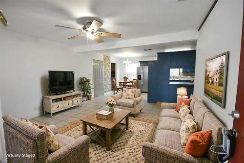 608 Wilkes St, Smithville, TX, 78957-1645 | Card Image