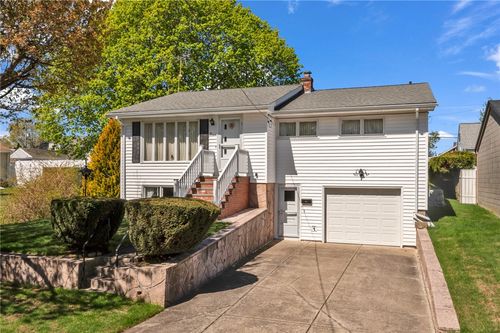 15 Pine St, North Providence, RI, 02911-2125 | Card Image