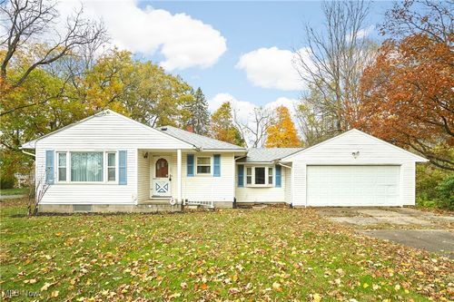 2941 Sweitzer Rd, Uniontown, OH, 44685-8315 | Card Image