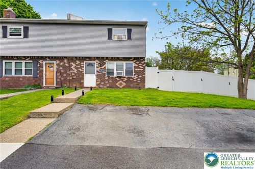 302 Lockridge Ln, Alburtis, PA, 18011-5014 | Card Image