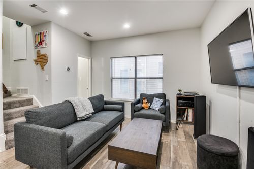 202-2728 Reagan St, Dallas, TX, 75219-3488 | Card Image
