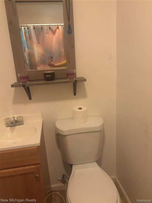 108 Floral Ave, Saint Johns, MI, 48879-1046 | Card Image