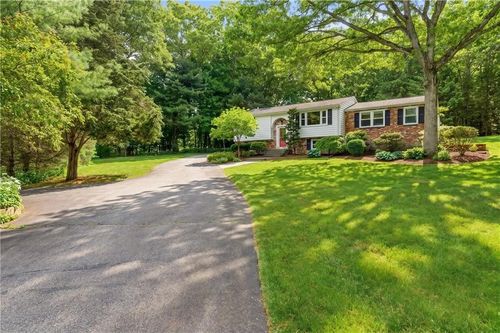 8 Ledgemont Dr, Lincoln, RI, 02865-3803 | Card Image