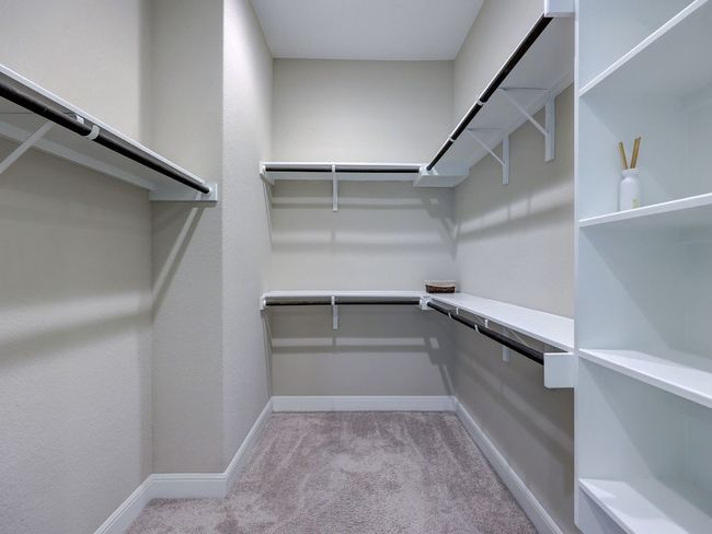 Walk in closet | Image 23