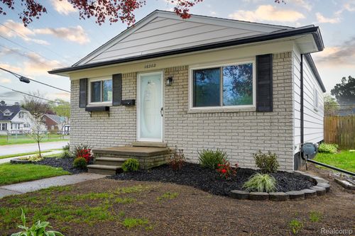 16282 Evergreen Ave, Eastpointe, MI, 48021-1771 | Card Image
