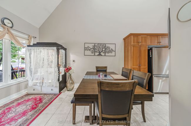 93 Lynch Cir, House attached with 4 bedrooms, 4 bathrooms and 2 parking in Guelph ON | Image 9