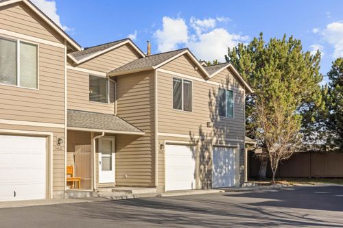 1464 16th St, Redmond, OR, 97756-2927 | Card Image