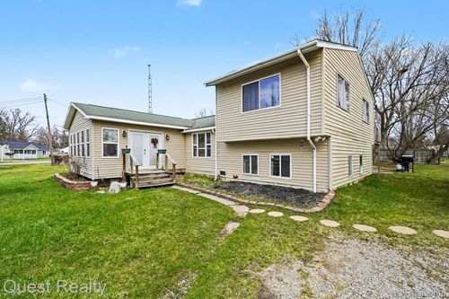 2103 Valley Forge St, Burton, MI, 48519-1321 | Card Image