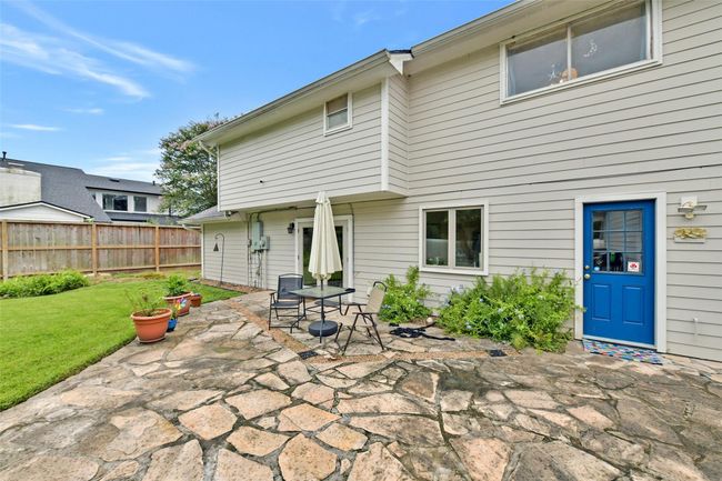 This backyard is ideal for relaxation or entertaining. | Image 6