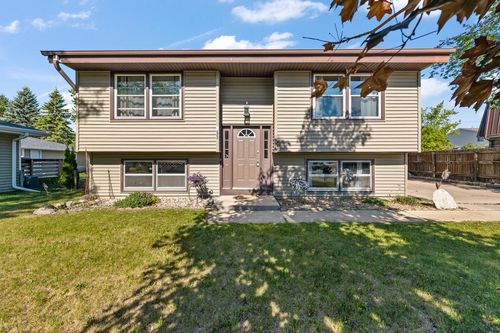 855 Lois Court, Hartford, WI, 53027 | Card Image