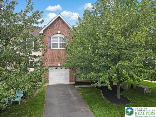 6945 Hunt Dr, Macungie, PA, 18062-9201 | Card Image