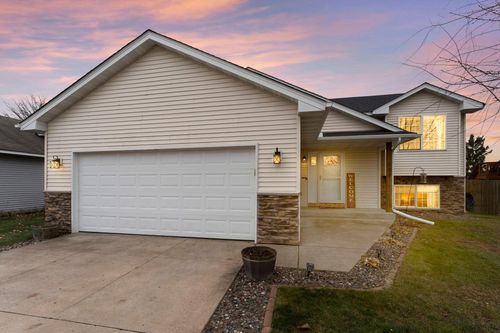 903 Isanti Pkwy Nw, Isanti, MN, 55040-7508 | Card Image