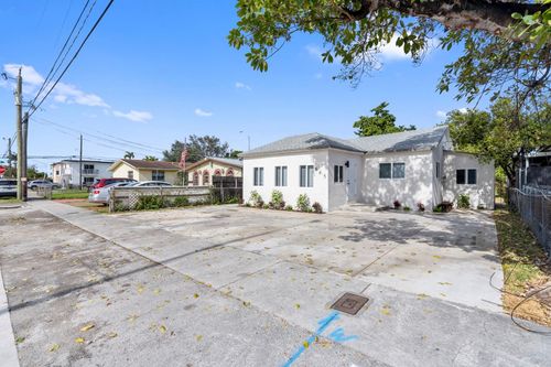 a-865 Se 12th St, Hialeah, FL, 33010-5929 | Card Image