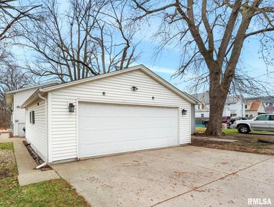 1190 24 Th Street, House other with 3 bedrooms, 1 bathrooms and null parking in Moline IL | Image 3