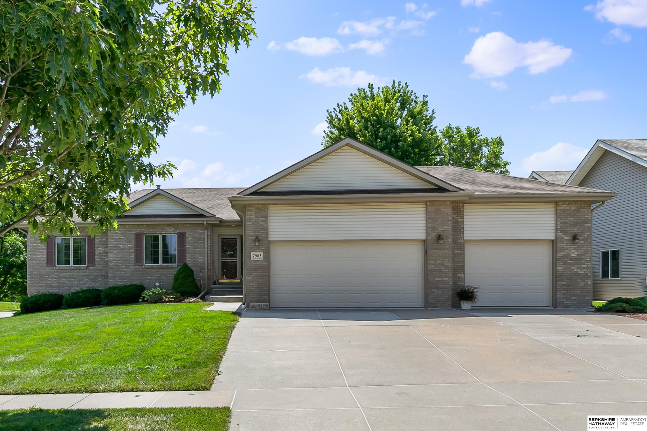 Yellow Knife Dr, Lincoln, NE 68505