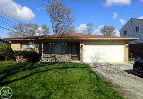 21901 Bradfords Ct, Saint Clair Shores, MI, 48080-2482 | Card Image