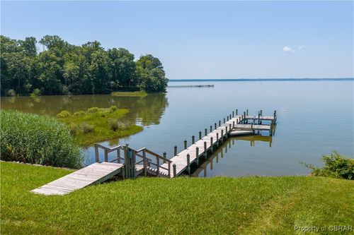 2 River Village Dr, Weems, VA, 22576 | Card Image