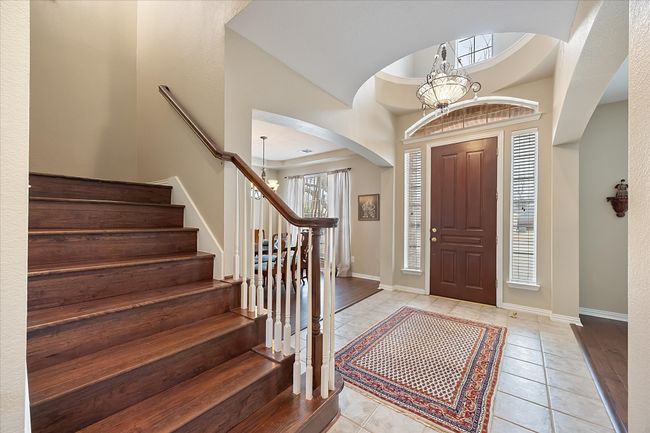 Gorgeous entry | Image 5