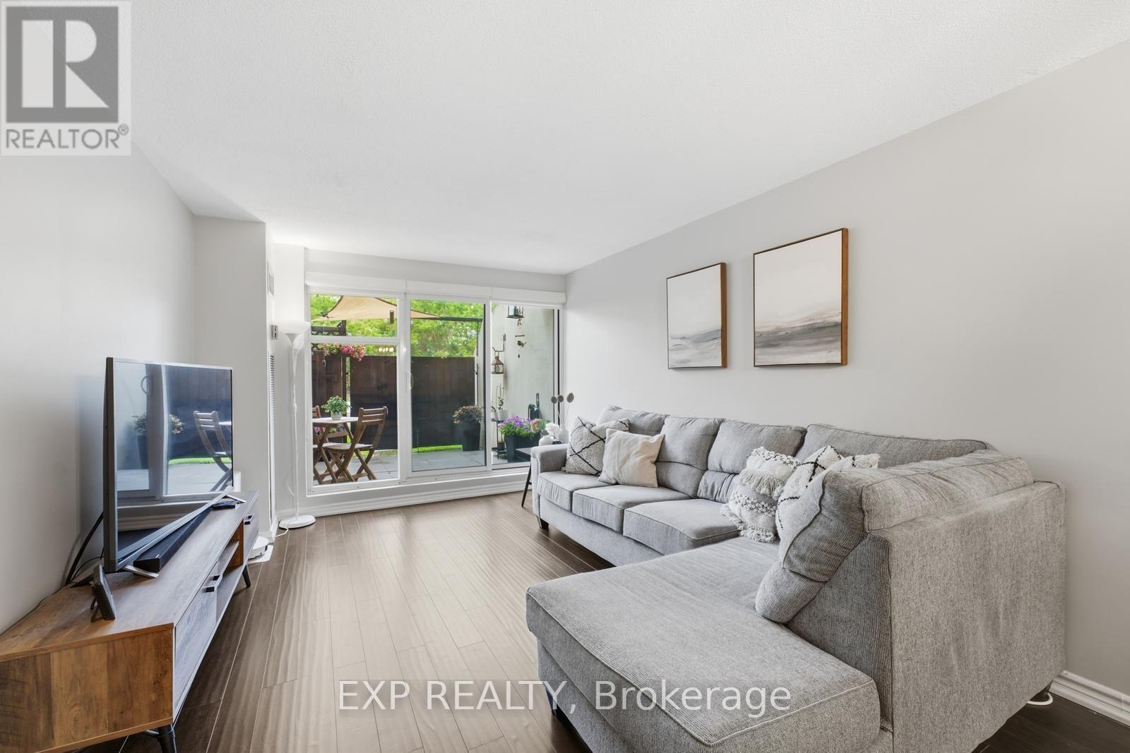 Residential in Toronto (Islington-City Centre West) 2