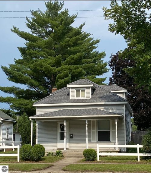 518 Michigan Ave, Big Rapids, MI, 49307-1420 | Card Image
