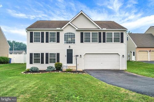 2005 Ashcombe Dr, Dover, PA, 17315-4693 | Card Image