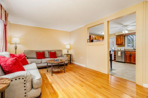 3 Wallace Dr, Merrimack, NH, 03054-3939 | Card Image