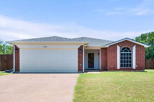 1529 Bluewater Dr, Cleburne, TX, 76033-6928 | Card Image