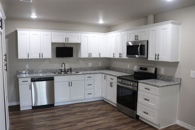 324 W Labadie Ave, House other with 3 bedrooms, 2 bathrooms and null parking in De Leon TX | Image 8