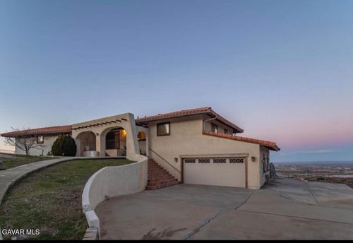 1055 Lakeview Dr, Palmdale, CA, 93551-7941 | Card Image