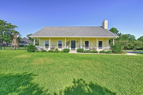 122 Comanche Dr, Gainesville, TX, 76240-9121 | Card Image