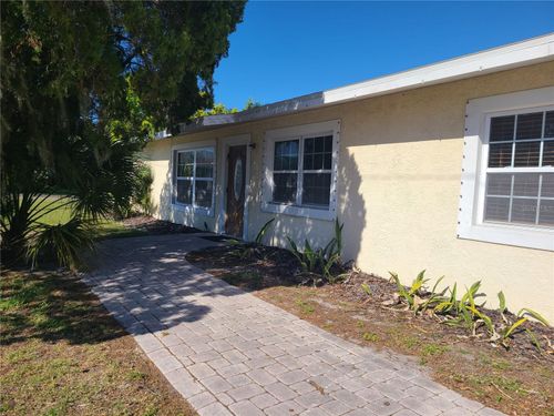 2102 Hillview St, SARASOTA, FL, 34239-2345 | Card Image
