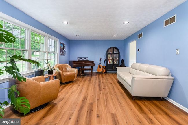 302 Iroquois Way, House other with 3 bedrooms, 3 bathrooms and null parking in MECHANICSBURG PA | Image 5