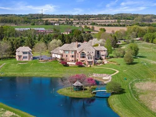 8436411 Riverwood Ln, OCONOMOWOC, WI, 53066-8938 | Card Image