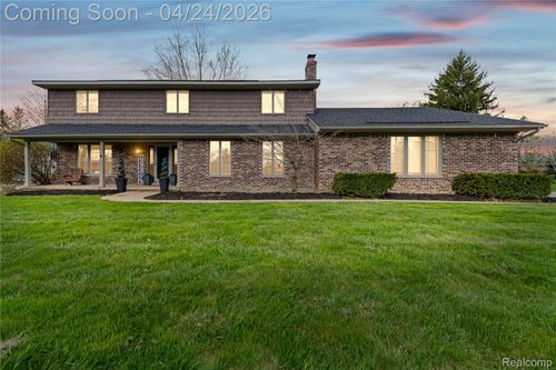 9332 Oakmont Dr, Grand Blanc, MI, 48439-9513 | Card Image