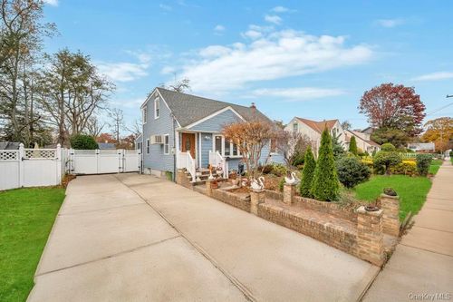 626 Winthrop Dr, Uniondale, NY, 11553-3025 | Card Image