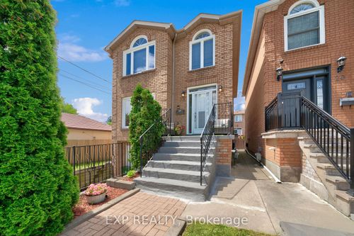 18 Westlake Cres, East York, ON, M4C2X2 | Card Image