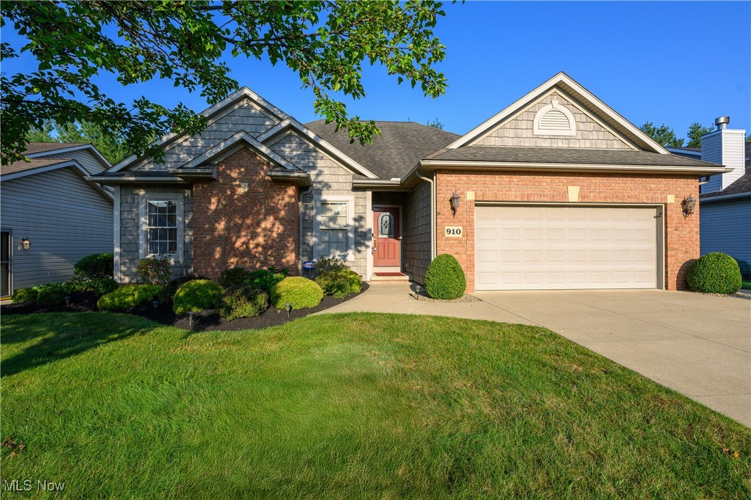 Mesquite Ln, Barberton, OH 44203