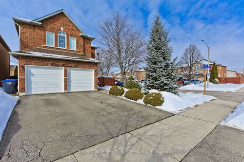 3945 Foxwood Ave, Mississauga, ON, L5N7V4 | Card Image